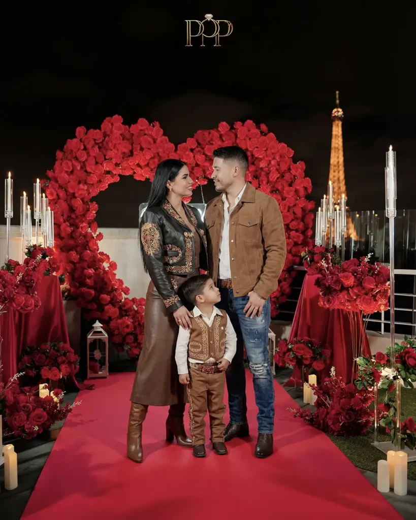 bet paris proposal photographer for couples
